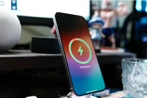 吴起苹果15换屏服务分享用什么充电器给iPhone15充电更好 